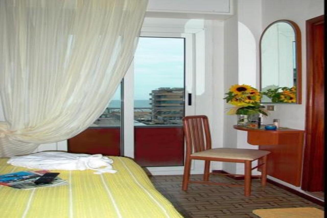 Hotel Alfredo'S Rimini Exterior photo